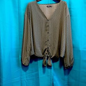 Boohoo sz 20 or XXL loose flowing Boohoo tie blouse😎